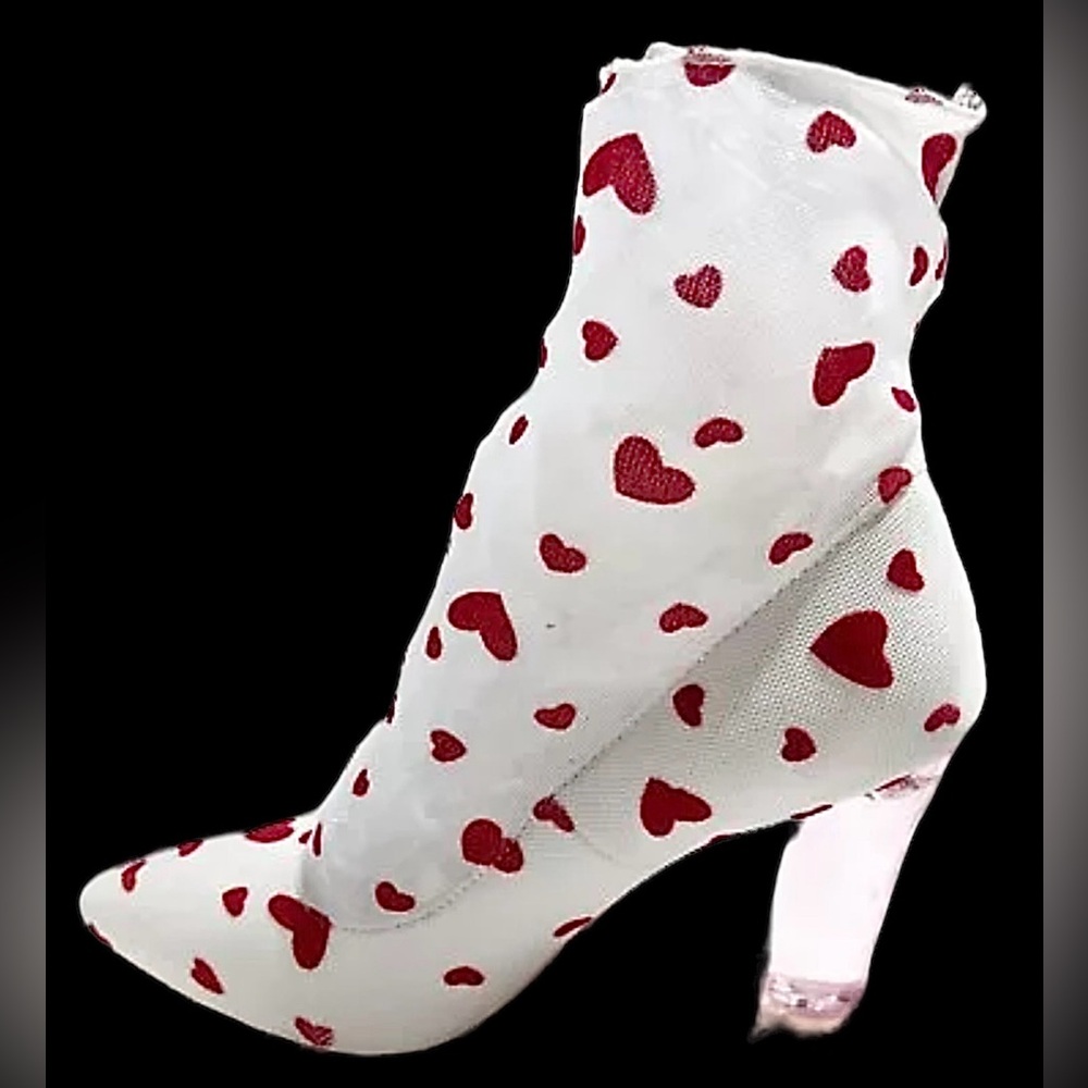 Ladies SIZE 9………SUGAR THRILLZ……..Velvet Red Heart Sock Style pull on Booties.